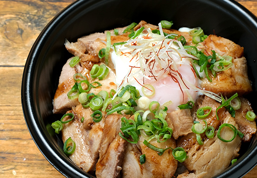 温玉入り煮豚丼